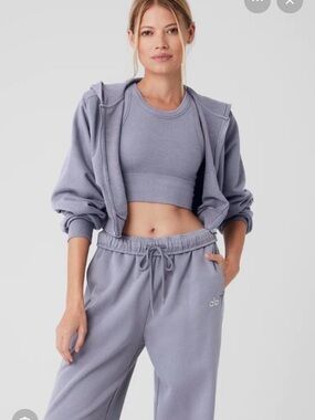 Alo Yoga Accolade Sweatpants and Breakaway Zip Up Hoodie in Fog Small